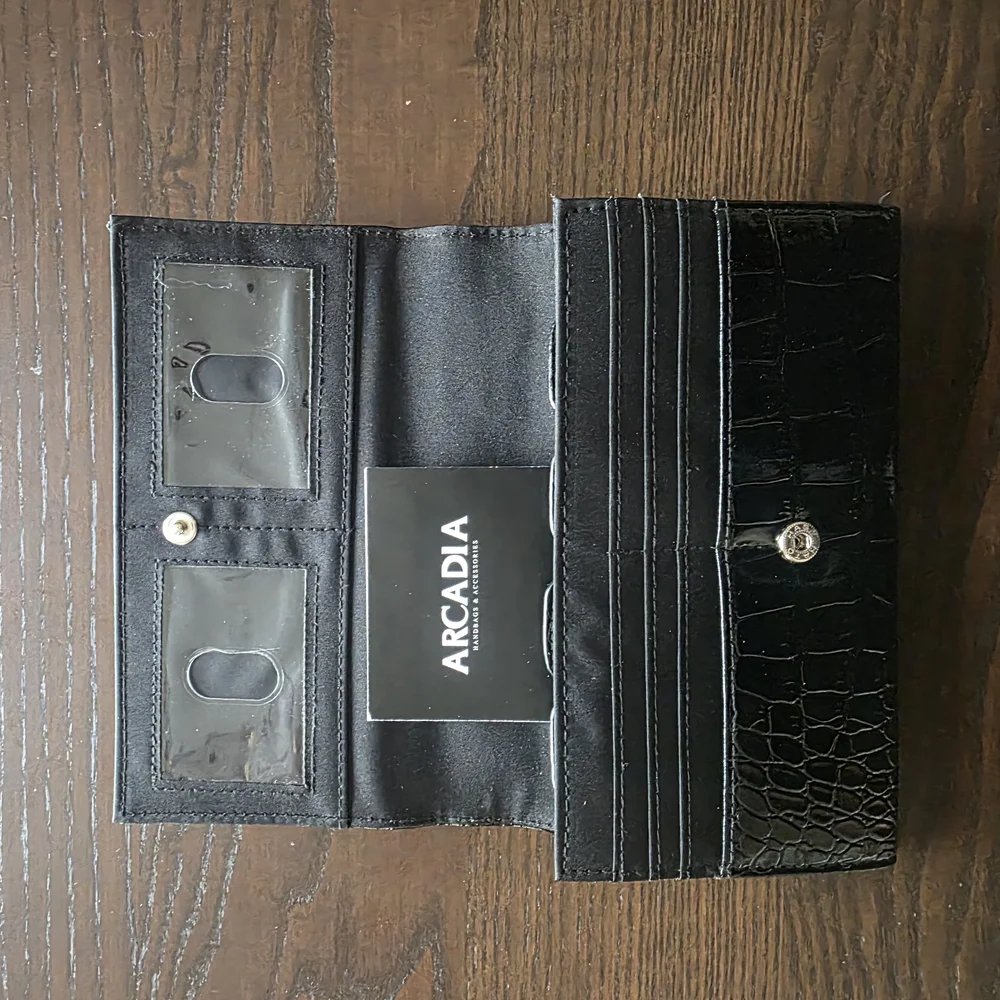 Arcadia Shiny Black Tote with Wallet - Picture 14 of 16